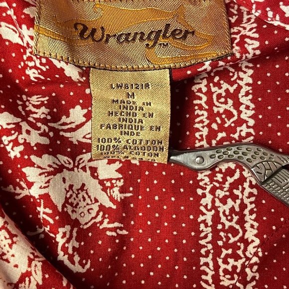 Wrangler Vintage Women's Red and White Floral Rodeo Pearl Button Top Size Medium - Picture 10 of 13